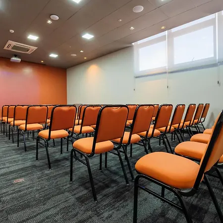 Ibis Porto Alegre Assis Brasil - Estacionamento Gratuito Para Hospedes-3